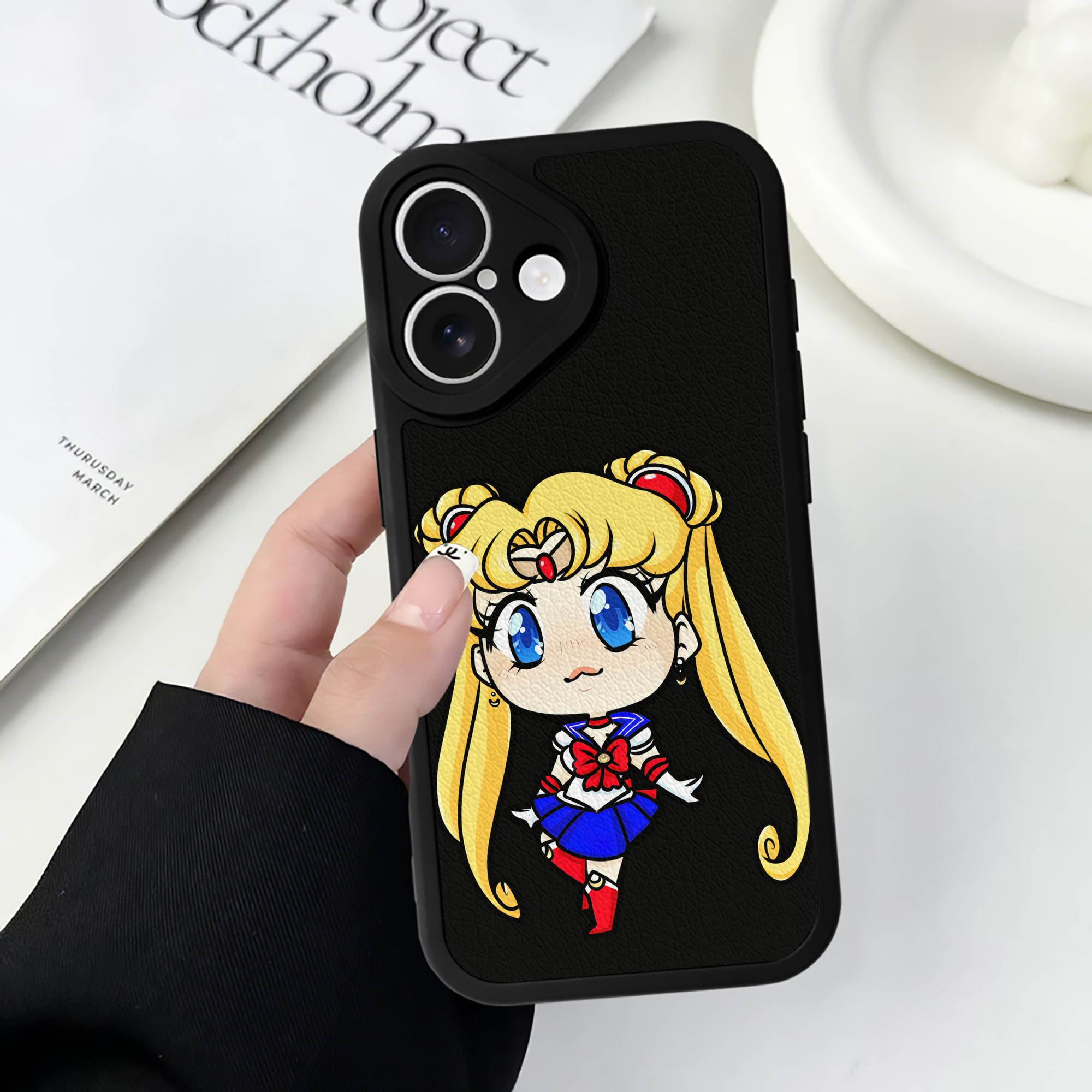 （画像用） 美少女戦士セーラームーン 月野 うさぎ つきの うさぎ Sailor Moon Tsukino Usagi 【iPhone 16シリーズ対応】シリコンスマホケース（レザー調） 材質：シリコン